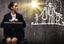 Donne e mamme divise tra lavoro e famiglia in Italia